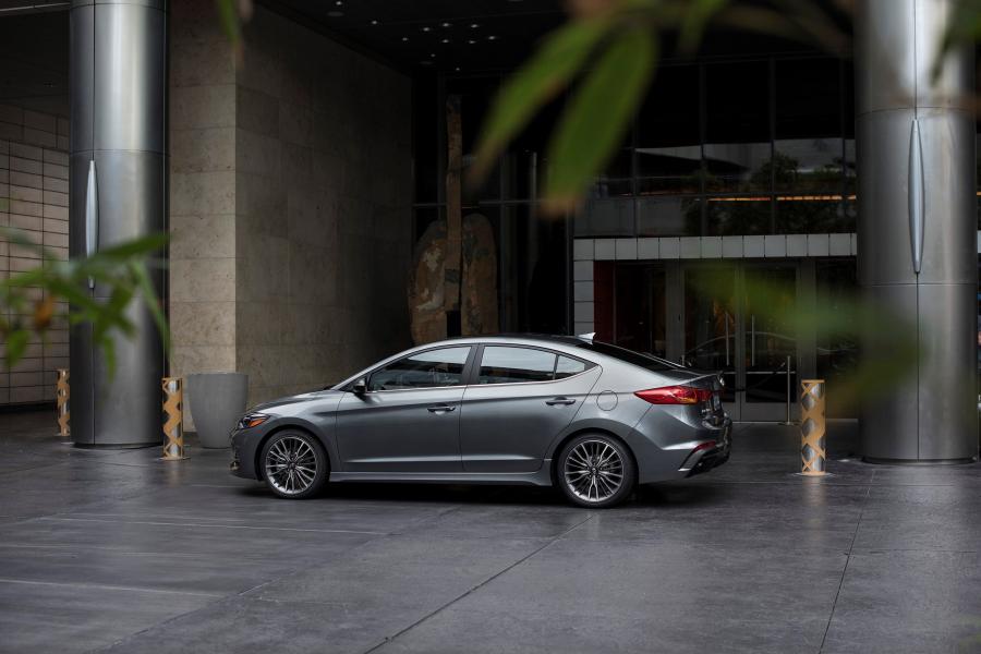  Hyundai Elantra Sport 2016 года  (NA) (фото 25 из 41)